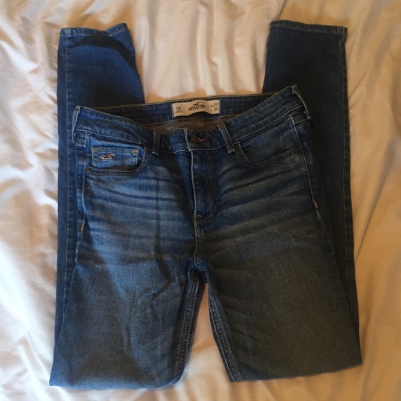 Hollister High Waisted Jeans - Picture 3 of 4